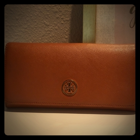 Tory Burch Handbags - Tory Burch Emerson wallet